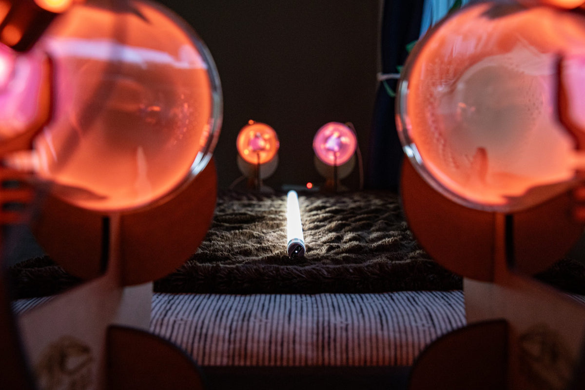 tunnel view of the quad tube theraphi setup with a fluorescent bulb on the bed